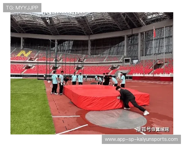 世界田径联盟在赛事组织中推广志愿者激励与职业路径，田径世界大赛